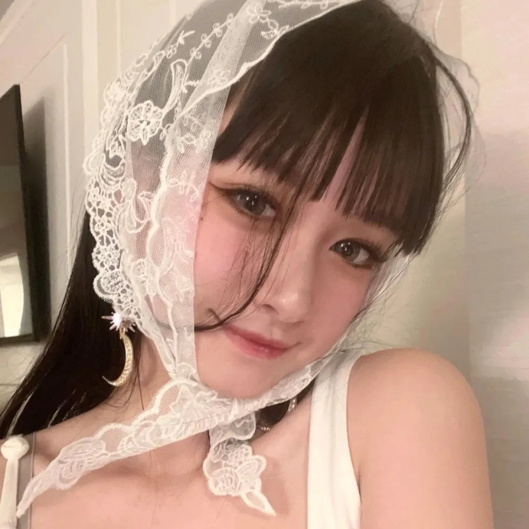 有色彩的女子
